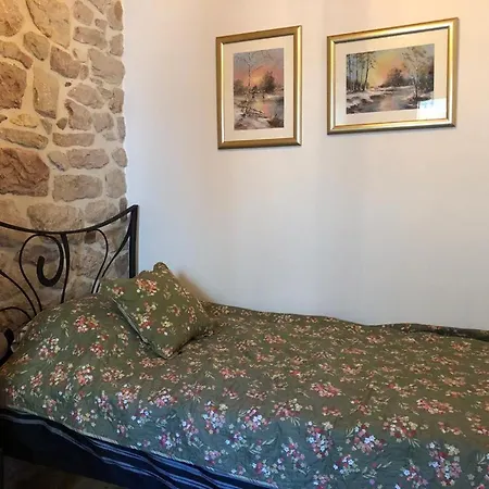 Vila Manja Surrounded With Forrest And Vineyards *